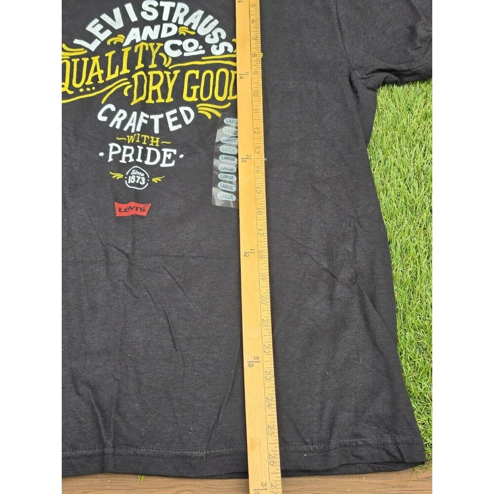 Levi Strauss & Co. Men's Large Black T-shirt w/ Gold/White Graphics Crafted NWT
